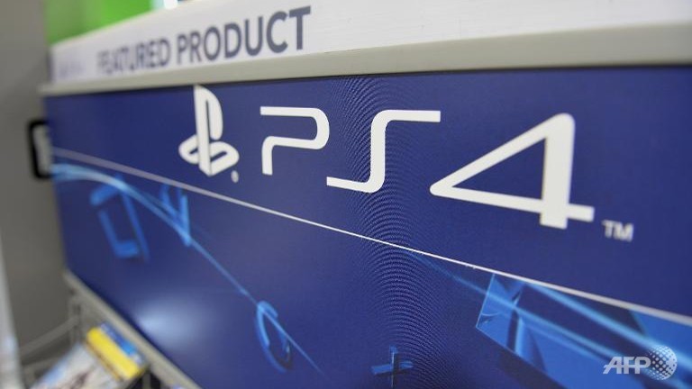 Gamers snap up first deliveries of PS4 game console