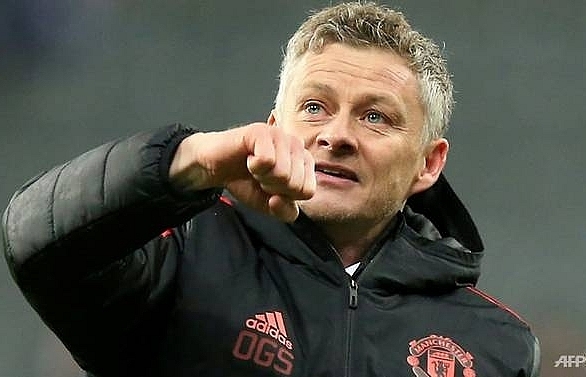 Solskjaer says no talks yet on long term Man Utd future