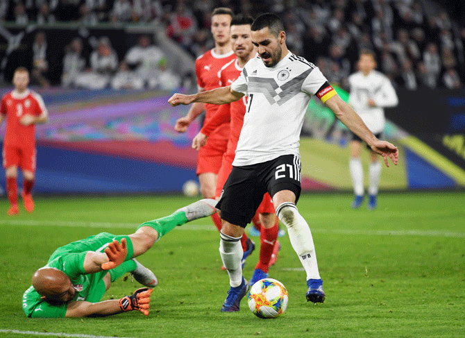 Football Extras: New-look Germany draw with Serbia