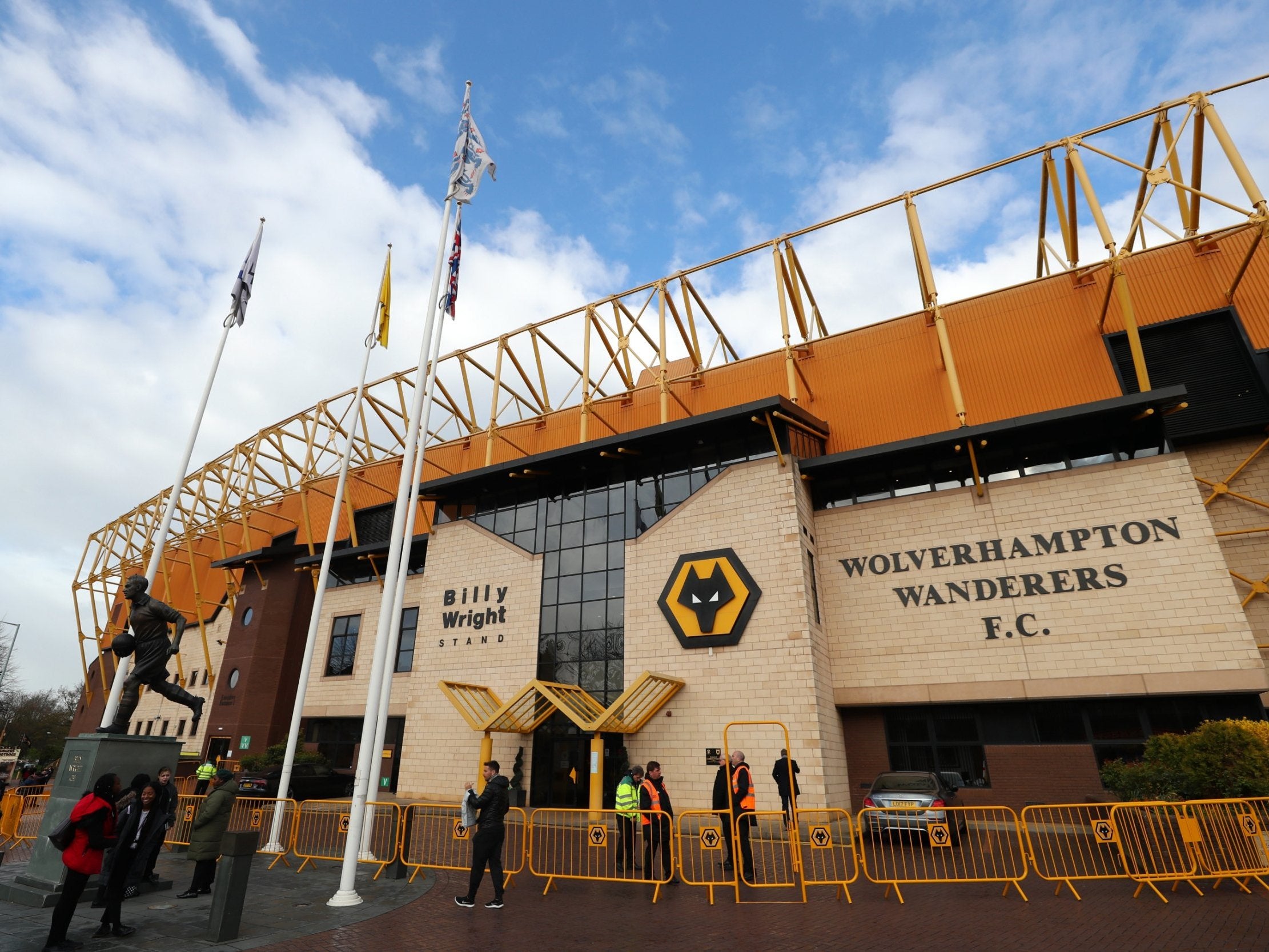 Wolves vs Manchester United LIVE – latest updates