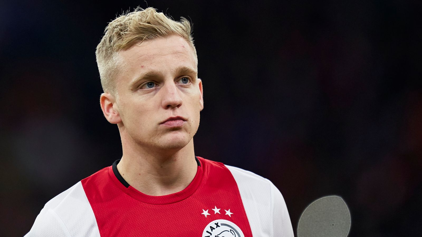 Barcelona and Real Madrid battle for Donny van de Beek – European Paper Talk